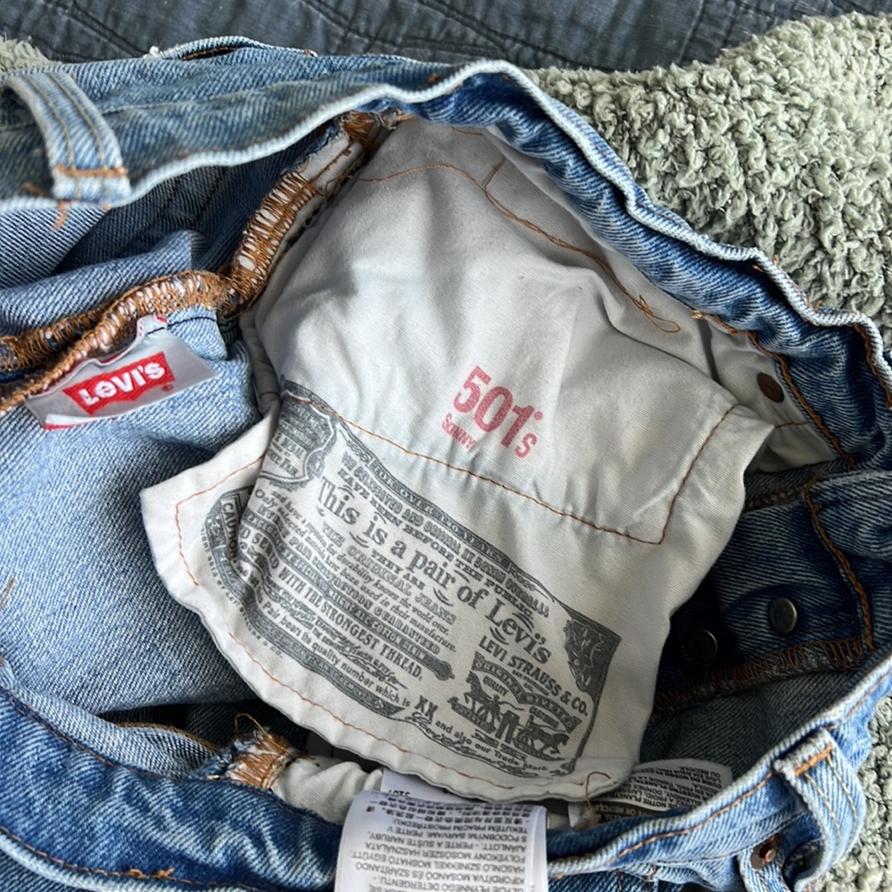 Levi’s - Picture 4 of 6